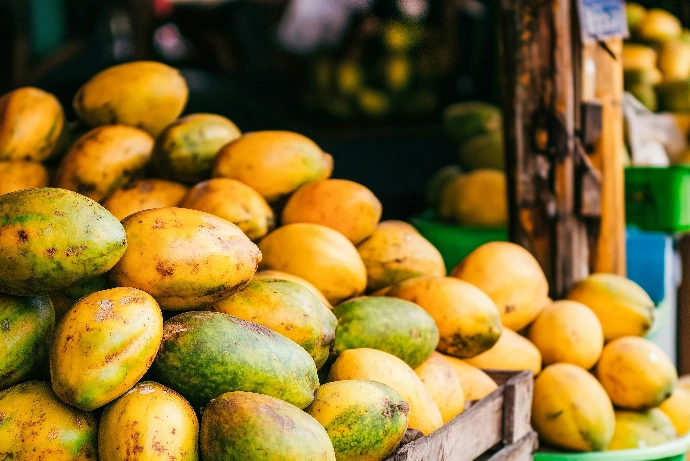 Frutas tropicales frescas: lechosa y piña para hoteles en RD